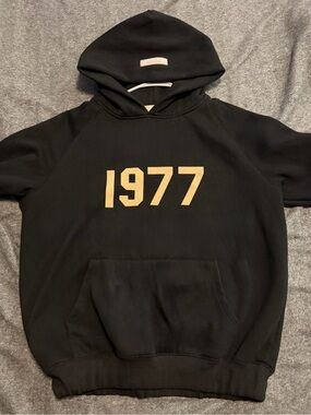Essentials Men’s Black Hoodie with Gold 1977 Print